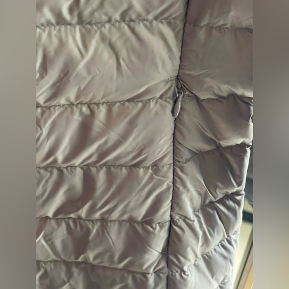 NWT Quince Lightweight Down Long Women’s Hooded Puffer Jacket in Silver/Gray - Picture 5 of 9